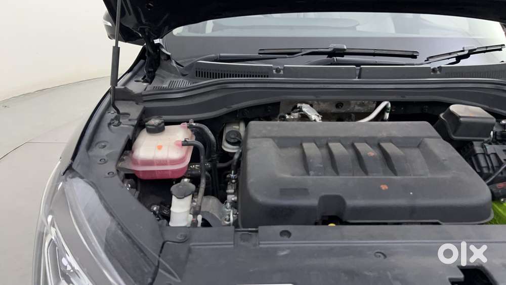 Mahindra Xuv700 2.2 Ax 7 Diesel Mt Luxury Pack Str, 2022, Diesel