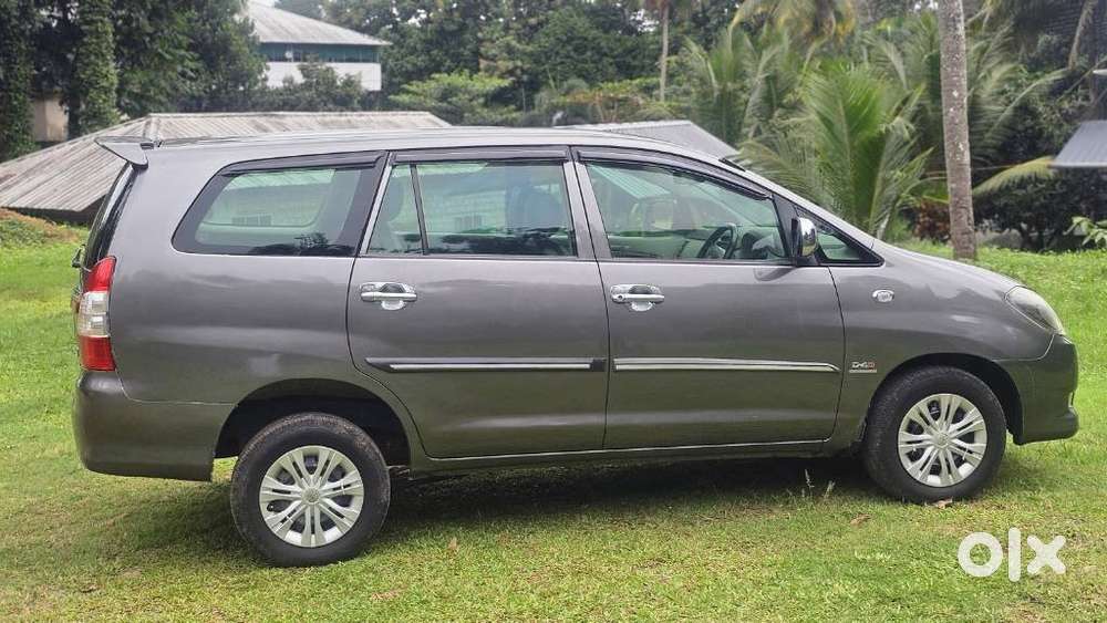 Toyota Innova 2.5 G (diesel) 7 Seater Bs Iv, 2011