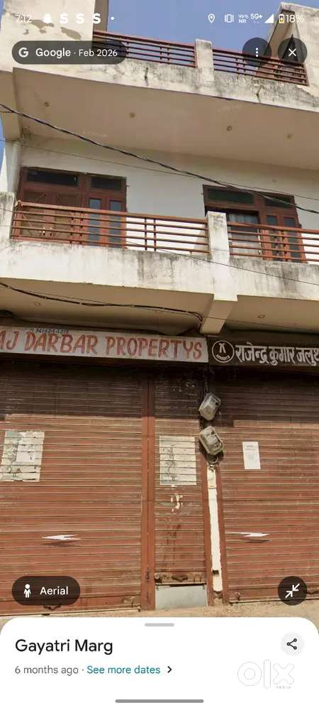 Shop hai 40 gaj ki 2  10*20+10*20 jamdoli gayatri green city mai