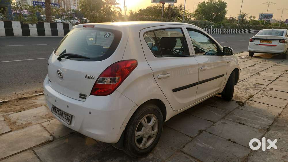 Hyundai I20 2009-2011 1.4 Asta (at), 2011, Petrol