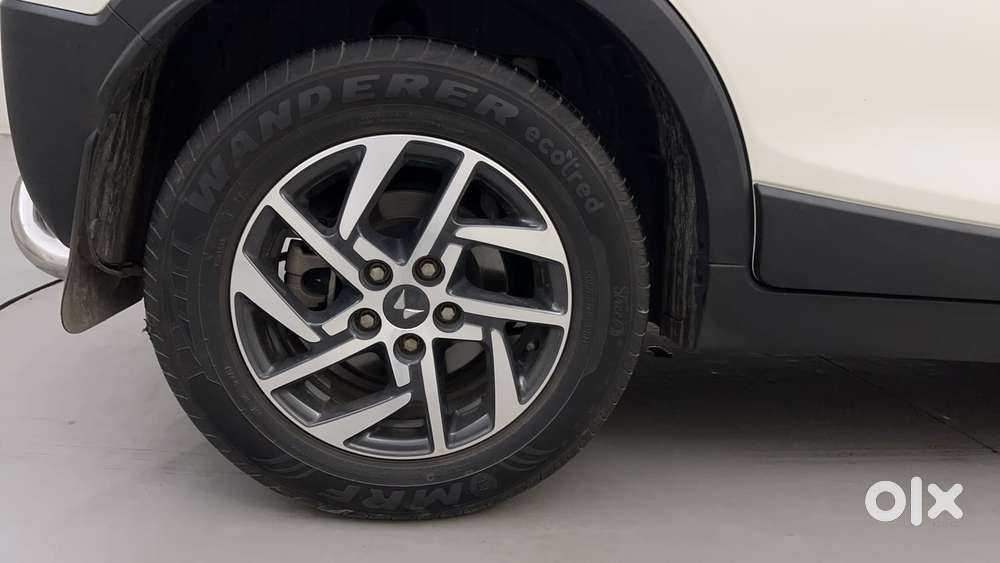 Mahindra Xuv300 1.2 W8 (o) Amt Petrol, 2022, Petrol