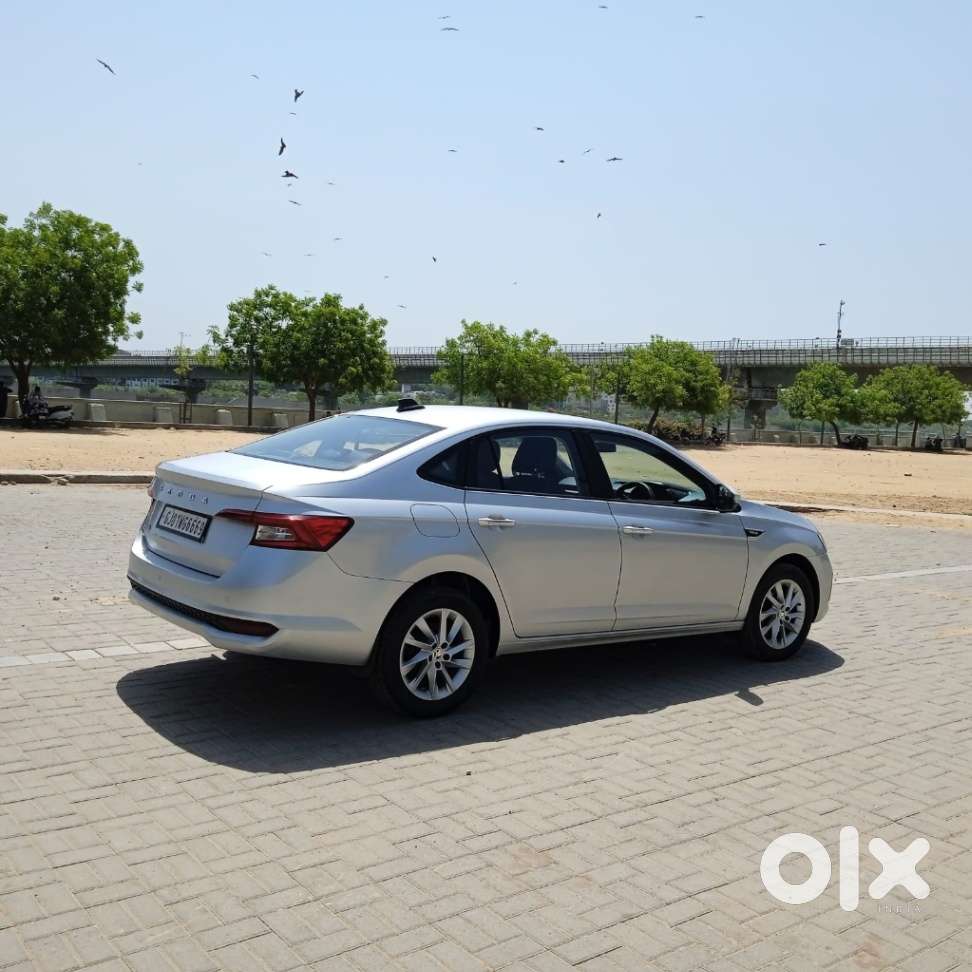 Skoda Slavia Ambition 1.0l Tsi At, 2022, Petrol