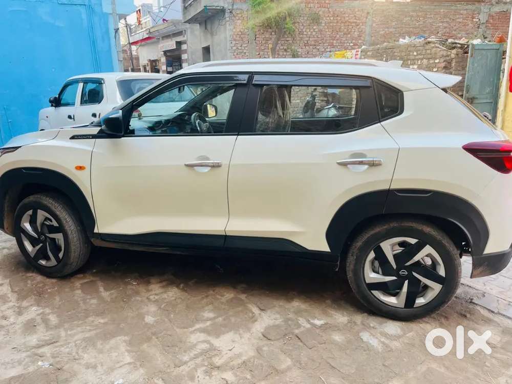 Nissan Magnite 1.0 Xv 2025 Model