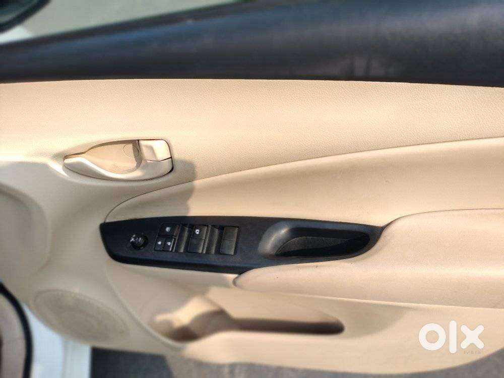 Toyota Yaris J Cvt, 2019, Petrol