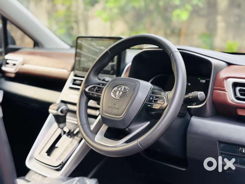 Toyota Innova Hycross 2.0 Vx Hybrid 7 Str, 2025, Petrol