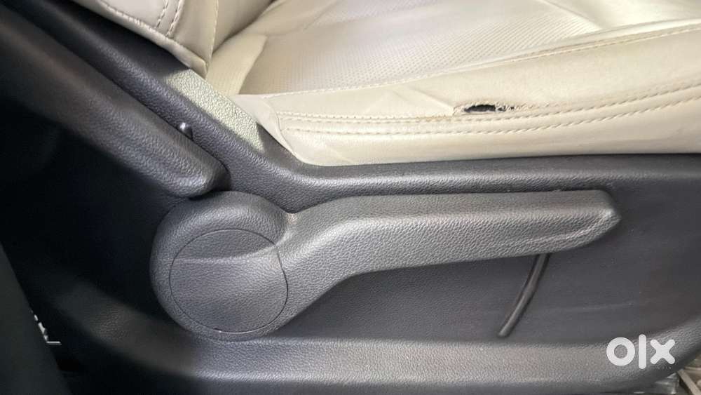 Mahindra Xuv700 2.0 Ax 5 Petrol At Str, 2022, Petrol