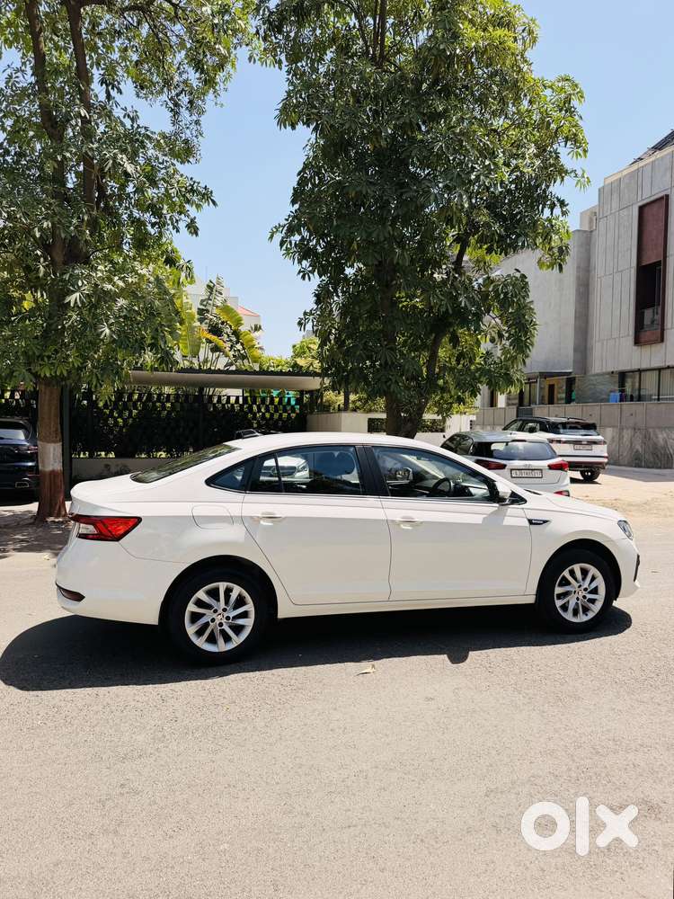 Skoda Slavia Ambition 1.0l Tsi At, 2022, Petrol