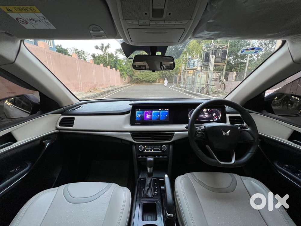 Mahindra Xuv700 2.0 Ax 5 Petrol At Str, 2022, Petrol