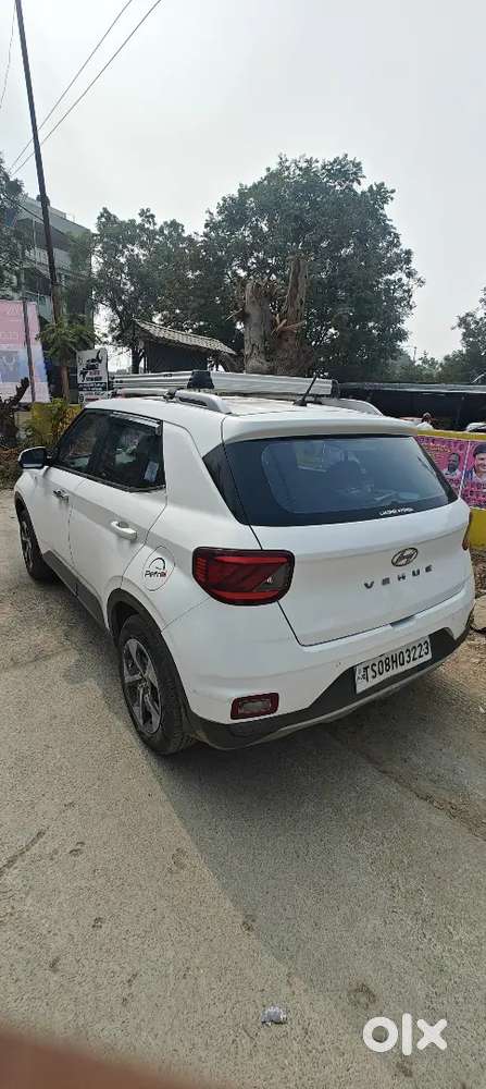 Hyundai Venue 2021 Petrol 145000 Km Driven