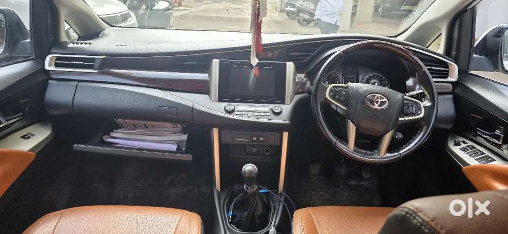 Toyota Innova Crysta 2.4 V