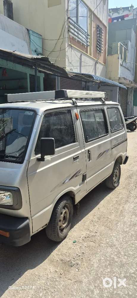 Omni 8 Seater Van