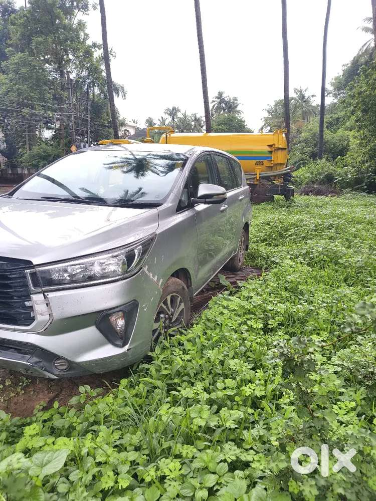 Toyota Innova Crysta 2022 Petrol 77000 Km Driven