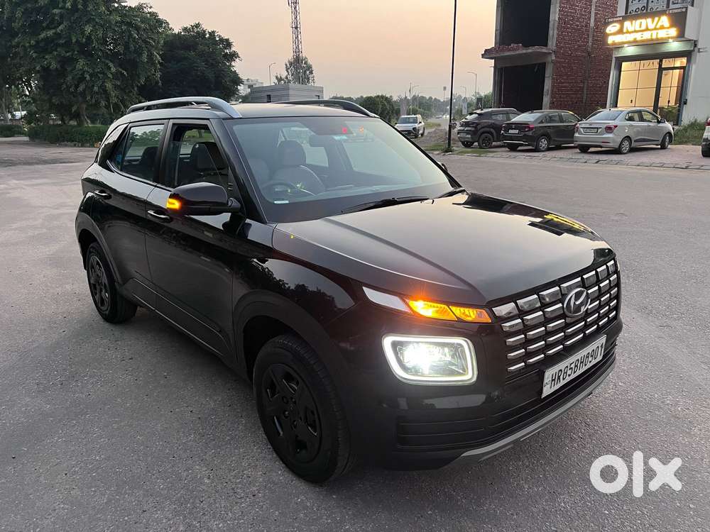 Hyundai Venue 1.0 S (o) Turbo Dct, 2022, Petrol