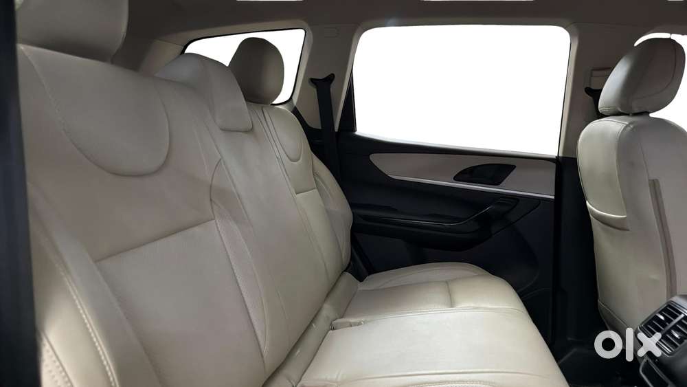 Mahindra Xuv700 2.0 Ax 5 Petrol At Str, 2022, Petrol