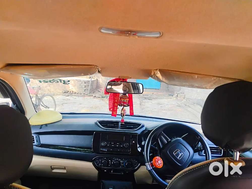 Car Chalane Wala Koi Nhi Hai. Isiliy Sell Kr Rahe Hai