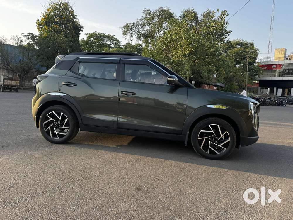 Mahindra Xuv 3xo Ax7l 1.2 Petrol At (pg), 2025, Petrol