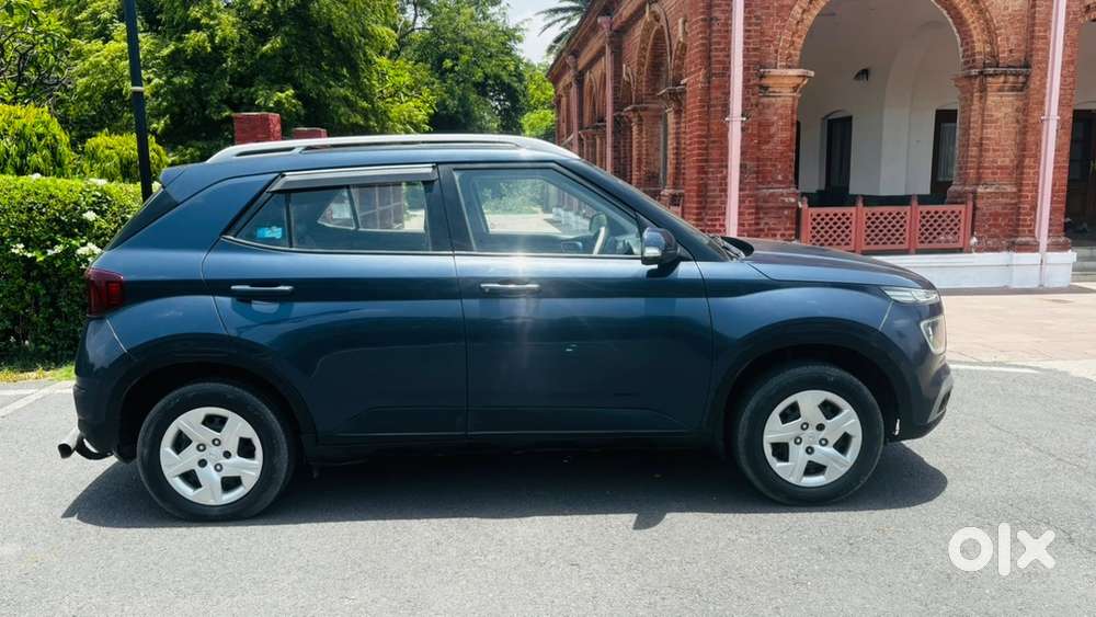 Hyundai Venue Petrol Manual 2021