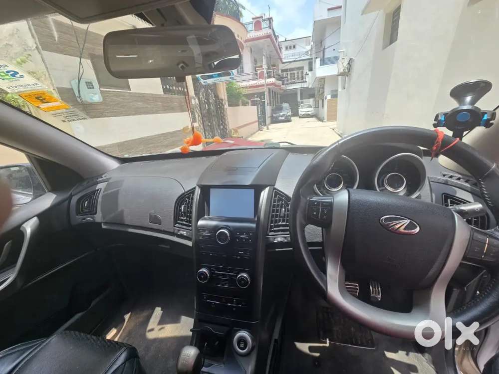Mahindra Xuv500 W10 2017