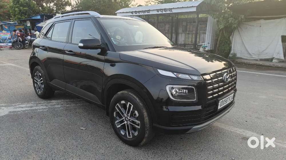 Hyundai Venue 2024 Petrol Well Maintained