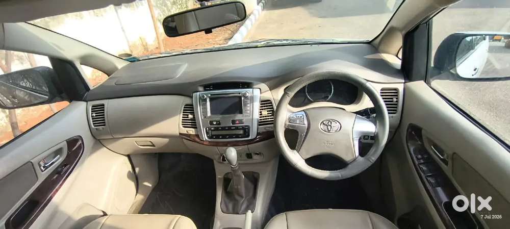 Toyota Innova 2.5 V 2014