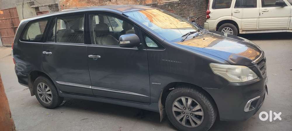 Toyota Innova 2.5v Diesel 2015  8 Seater  Excellent Condition