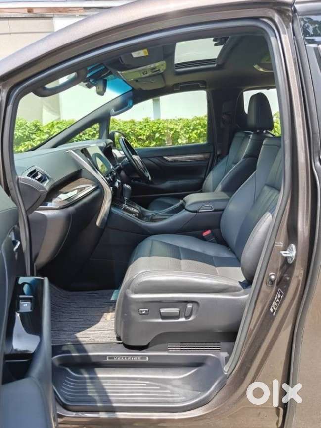 Toyota Vellfire 2.5 Executive Lounge, 2021, Petrol