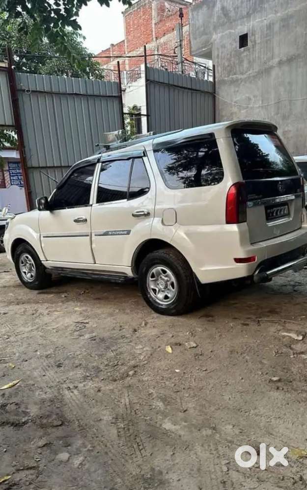Tata Safari Storme 2013 Diesel 200000 Km Driven