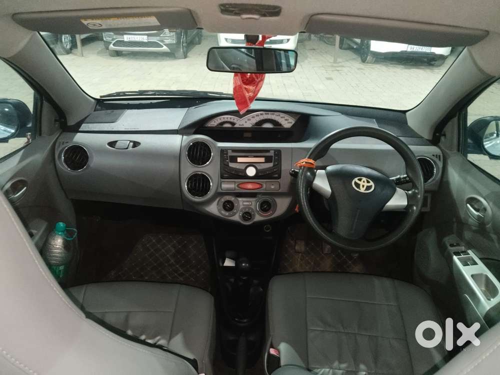 Toyota Etios V, 2011, Petrol