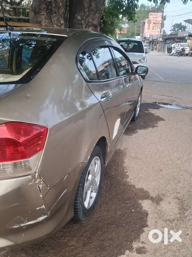 Good Condition New Tyre Time Bada Hua Hai. 2030 Tak Valid Hai