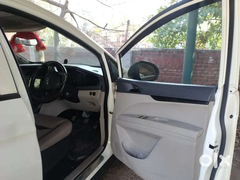 Mahindra Marazzo