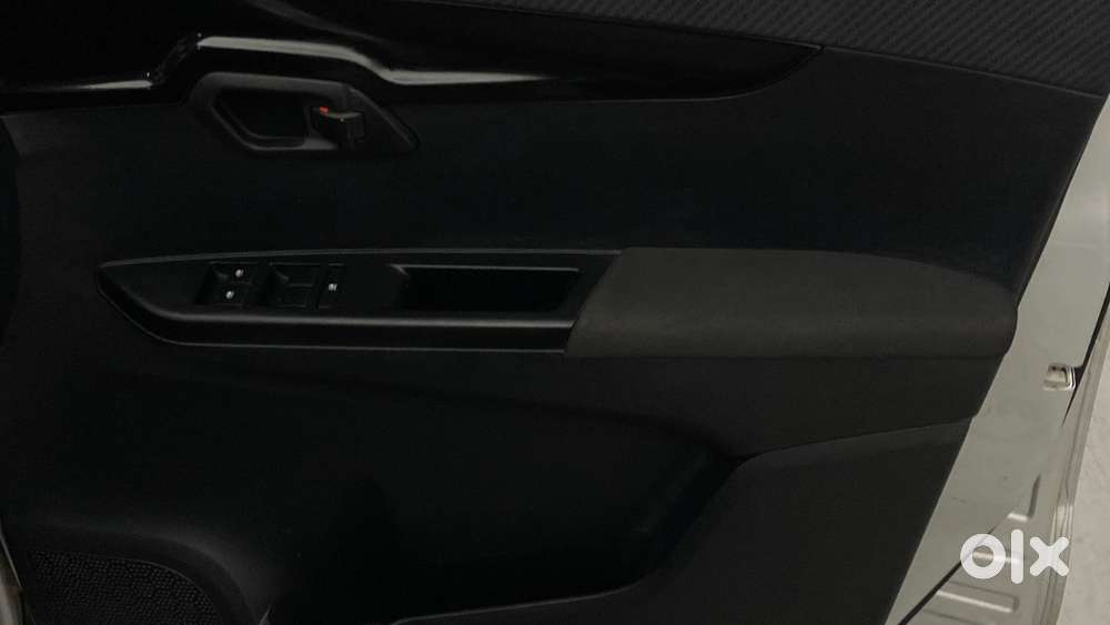 Mahindra Kuv100 Nxt 1.2 K8 Petrol 6 Str Dual Tone, 2018, Petrol