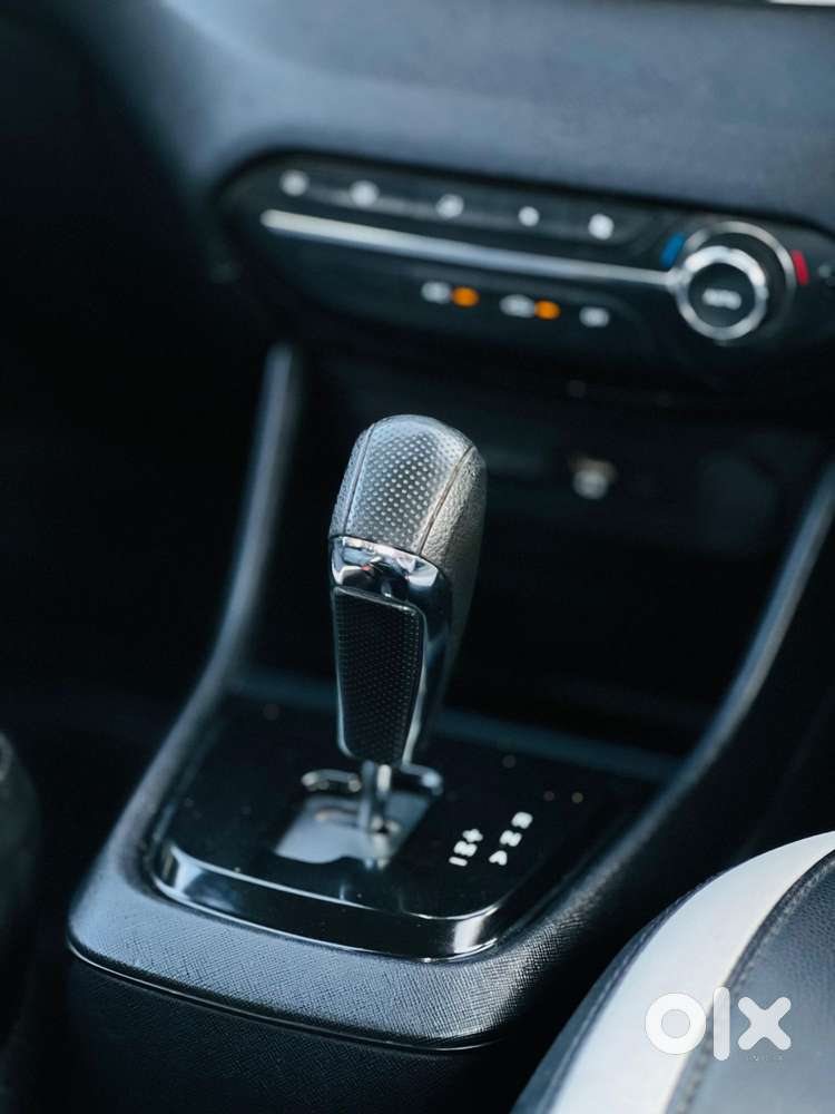 Tata Punch 1.2 Revotron Creative Dual Tone, 2021, Petrol