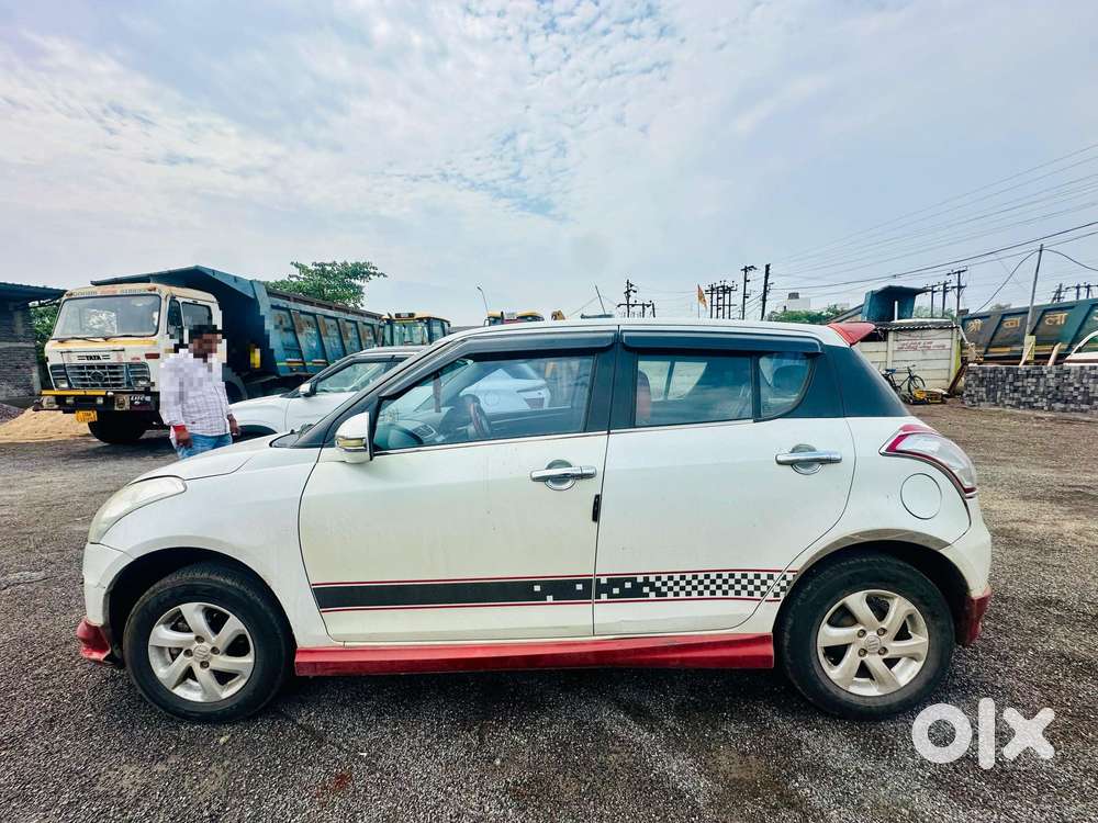 Maruti Suzuki Swift Vxi With Abs, 2016, Petrol