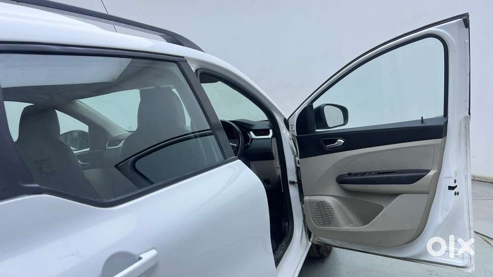 Renault Triber Rxz, 2022, Petrol