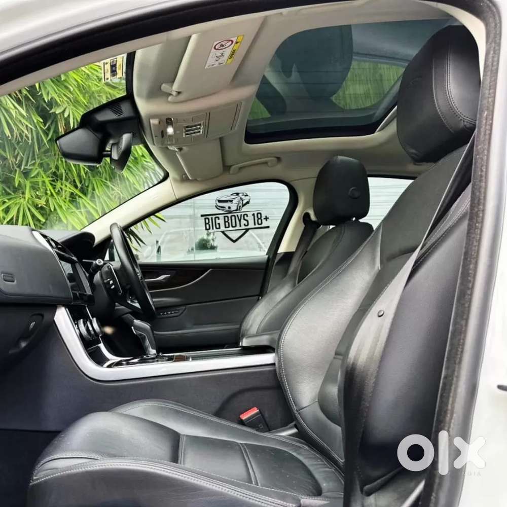 Jaguar Xe, 2021, Petrol