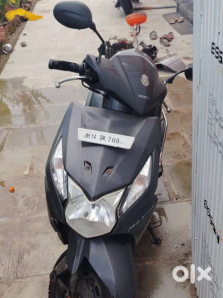 Honda Dio 2011 model Scooters 1824474039