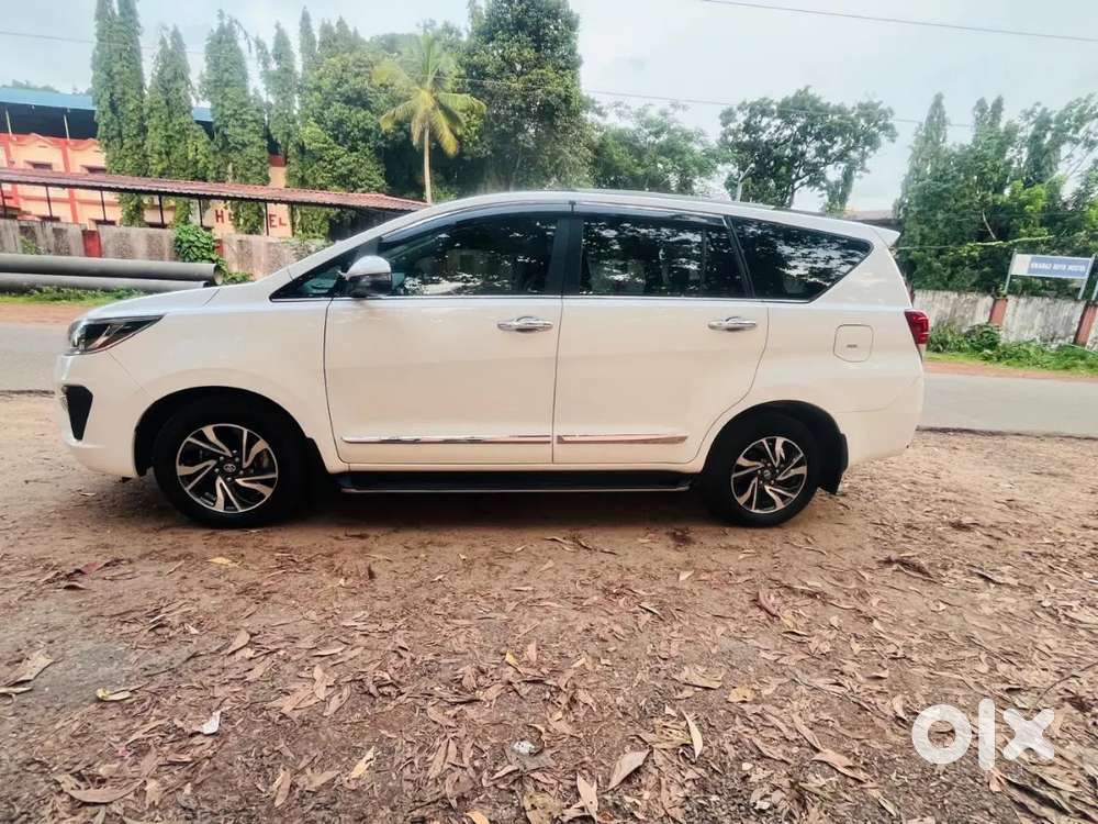 Innova Crysta 2022