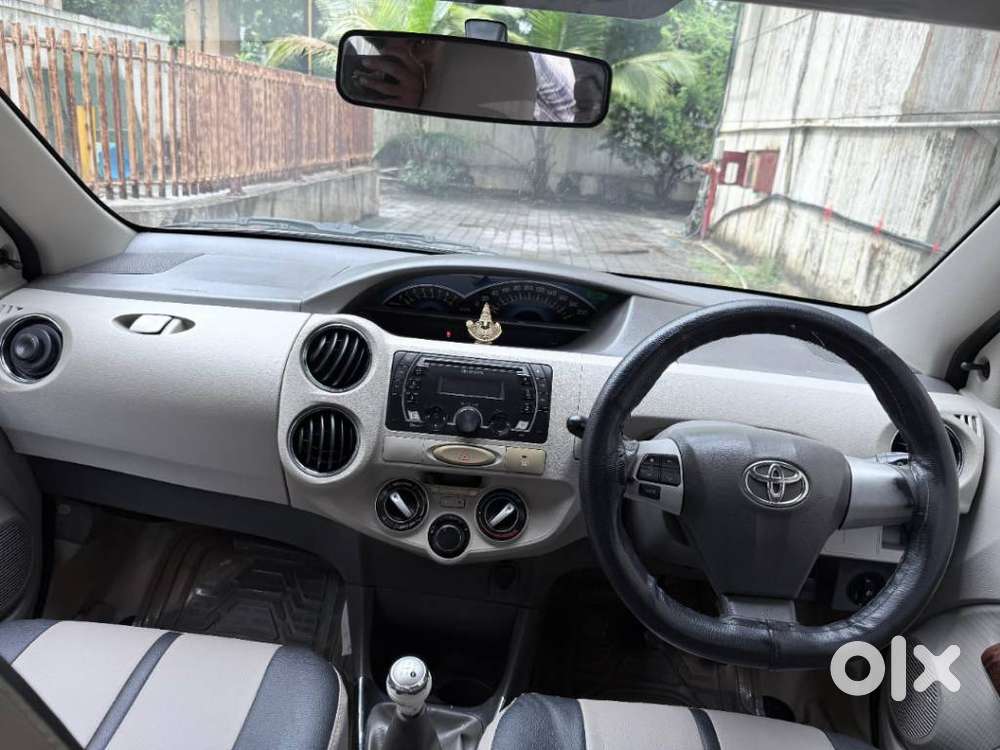 Toyota Etios V, 2013, Petrol