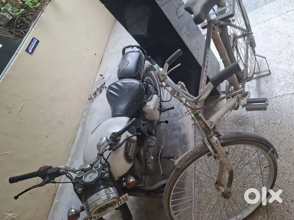 Very good cycle of Laxmi bicycle with thin tyres