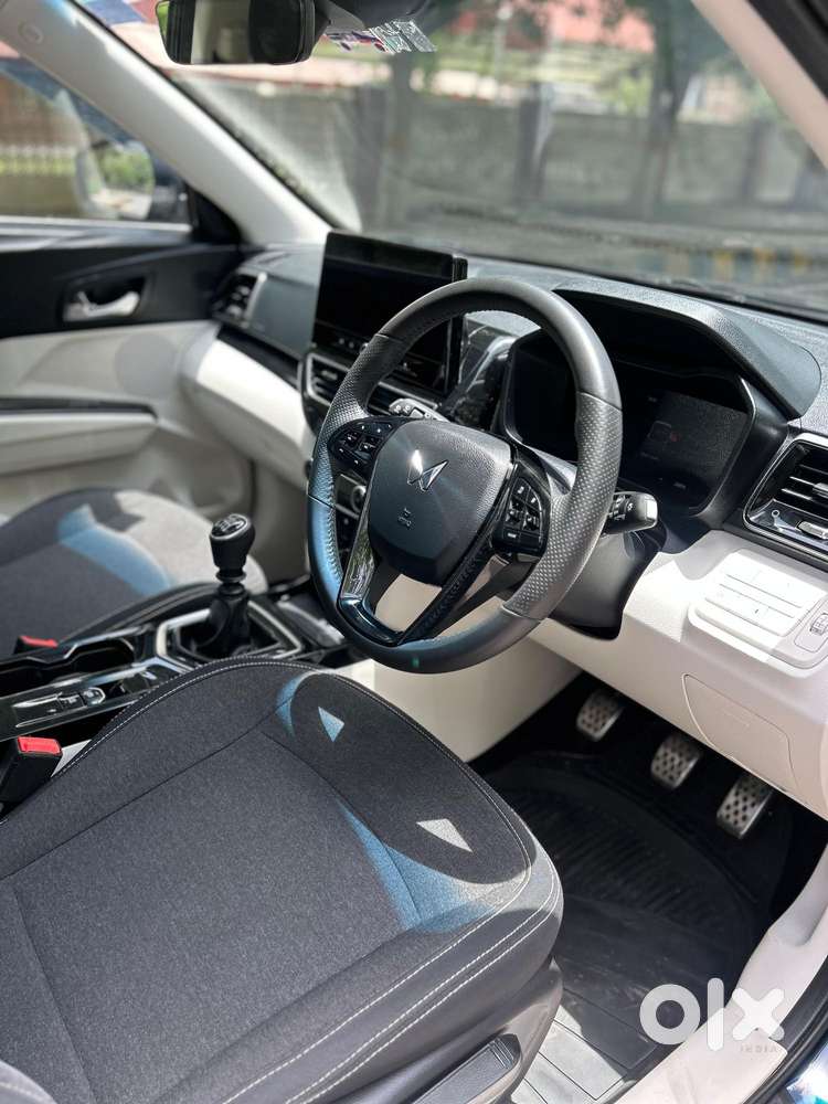 Mahindra Xuv 3xo Ax5 Pm Mt, 2024, Petrol