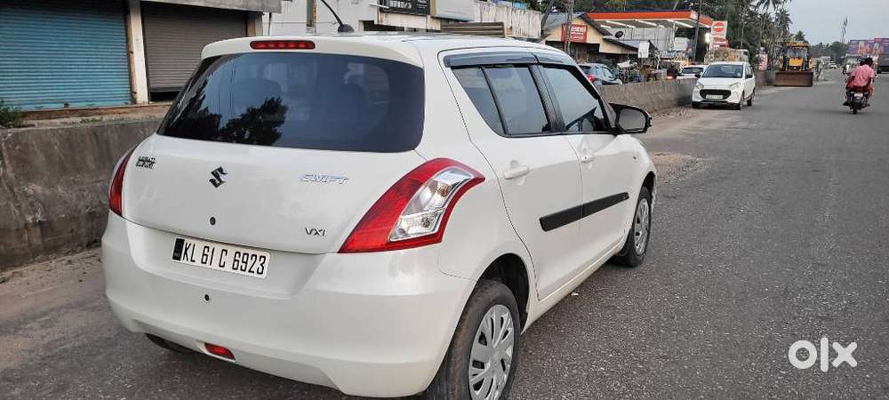 Maruti Suzuki Swift Vxi Optional, 2017, Petrol