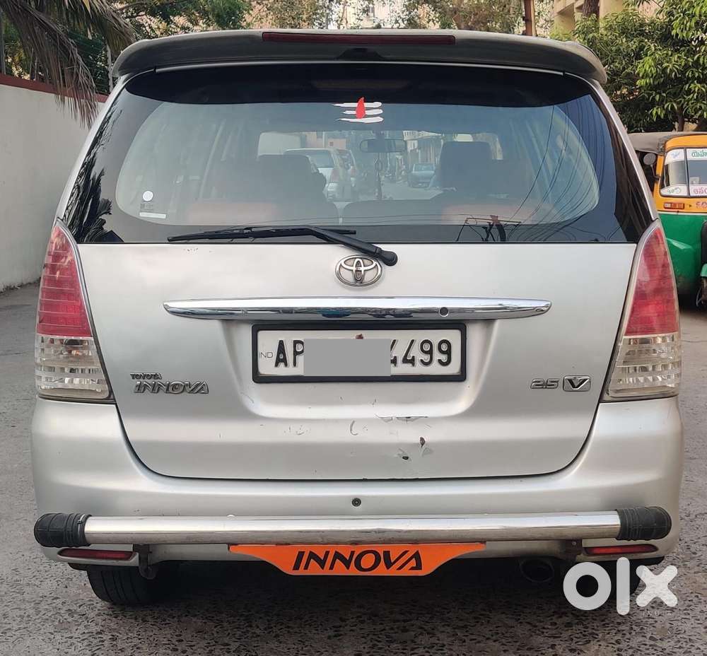Toyota Innova 2004-2011 2.5 V Diesel 8-seater, 2011, Diesel