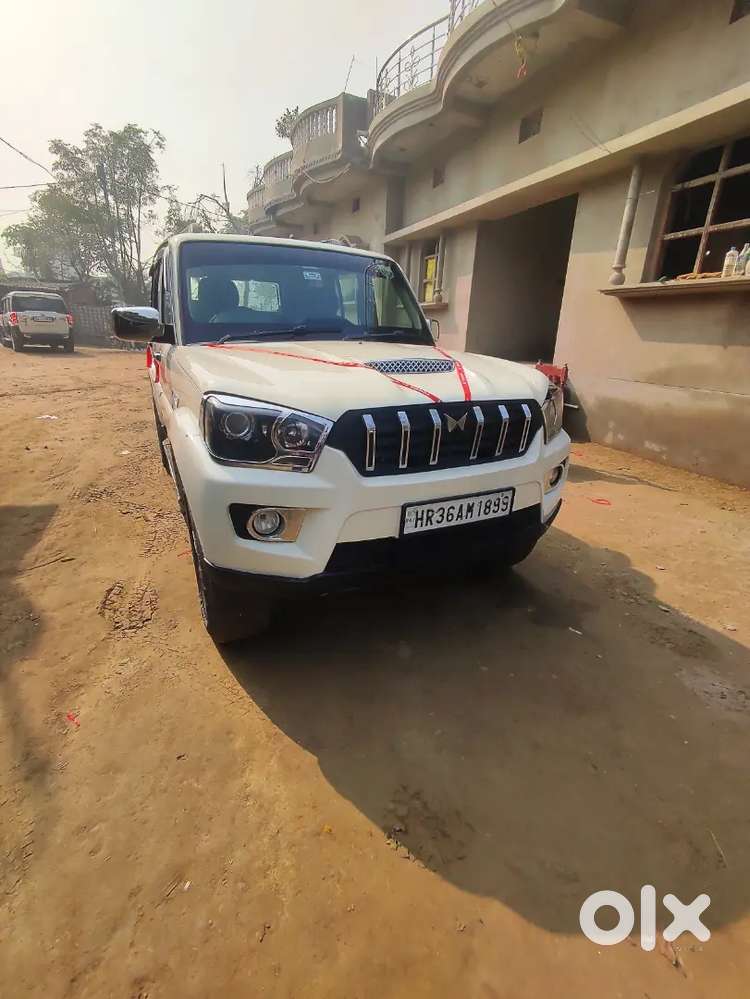 Mahindra Scorpio S6 Plus 2017 Diesel Manual