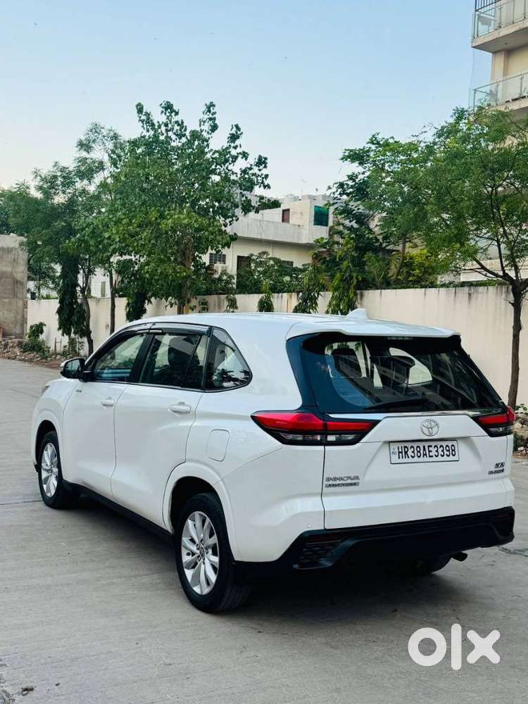 Toyota Innova Hycross 2.0 Vx (o) Hybrid 7 Str, 2023, Petrol