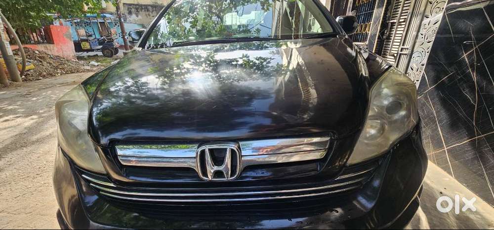 Sunroof, Fully Automatic And Manual Transmission,  Complete Luxury Suv