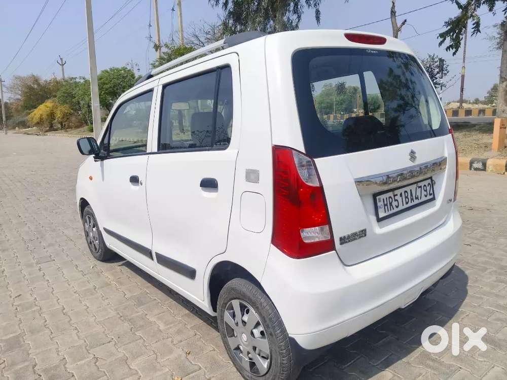 Showroom Condition Wagonr 2014 Green Cng For Sale