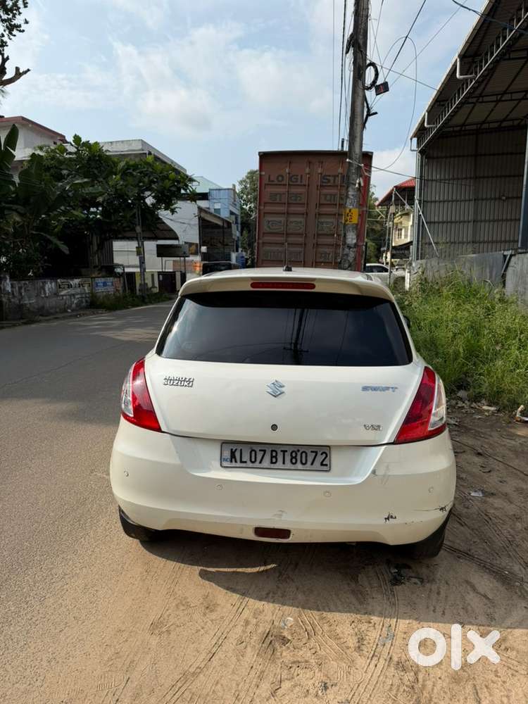 Maruti Suzuki Swift Petrol 2012