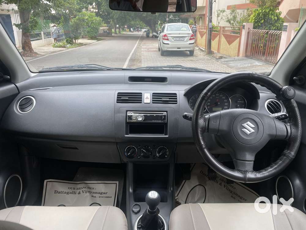 Maruti Suzuki Swift Vxi With Abs, 2011, Petrol
