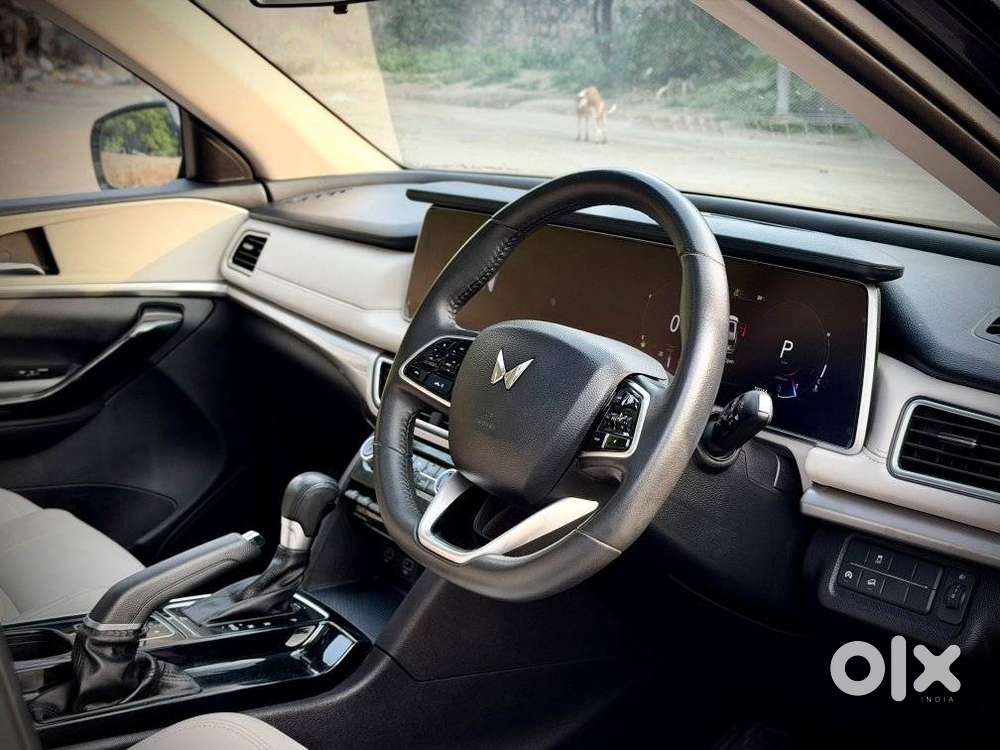 Mahindra Xuv700 2.0 Ax 7 Petrol At Str, 2023, Petrol