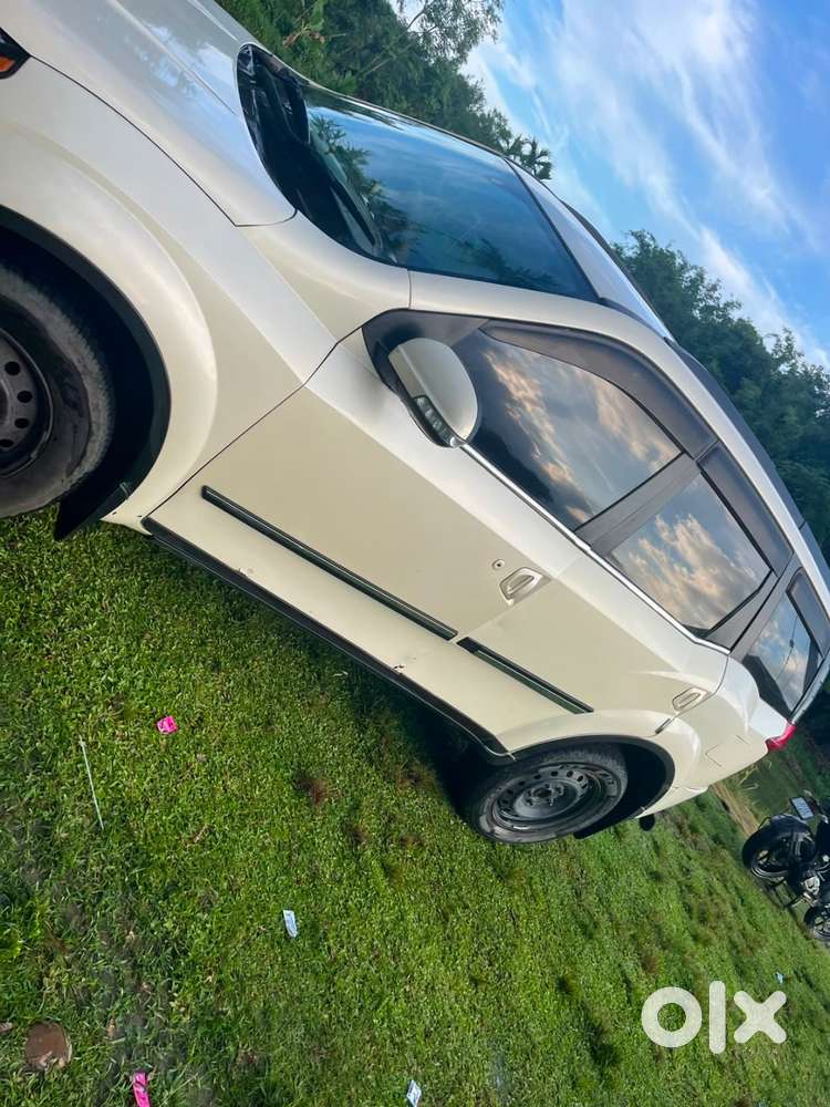 Mahindra Xuv500 W6 2015